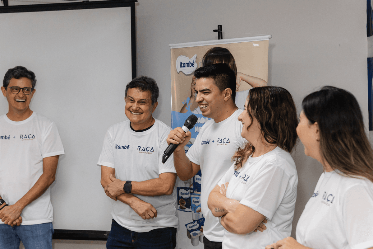 Mulher Bebendo Bebida Itambé